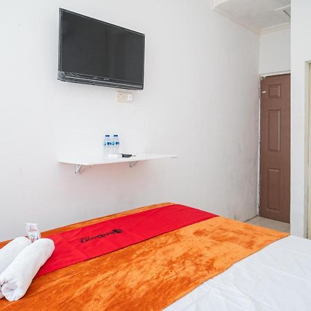 Готель Reddoorz @ Aralia Harapan Indah Pulokendal Екстер'єр фото