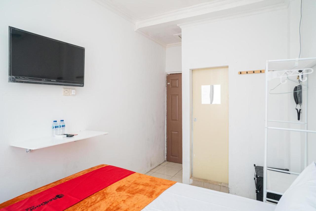 Готель Reddoorz @ Aralia Harapan Indah Pulokendal Екстер'єр фото