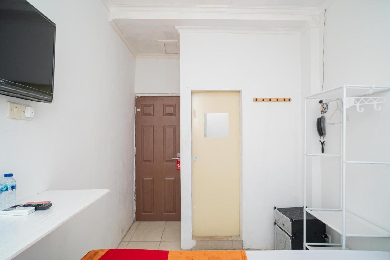 Готель Reddoorz @ Aralia Harapan Indah Pulokendal Екстер'єр фото